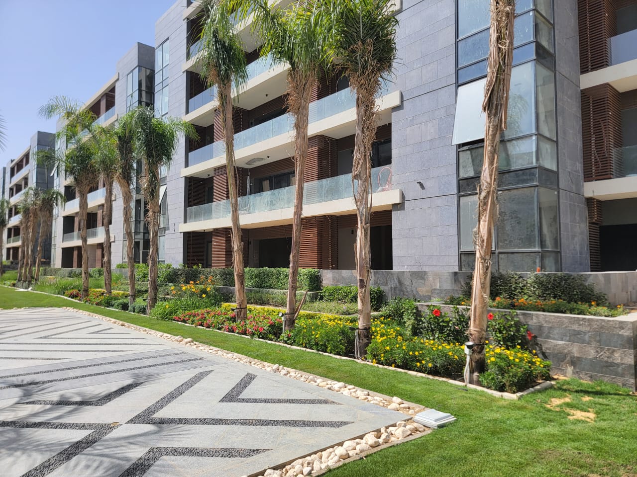 دوبلكس أرضي بجاردن على فيو بسعر مميز- الباتيو أورو