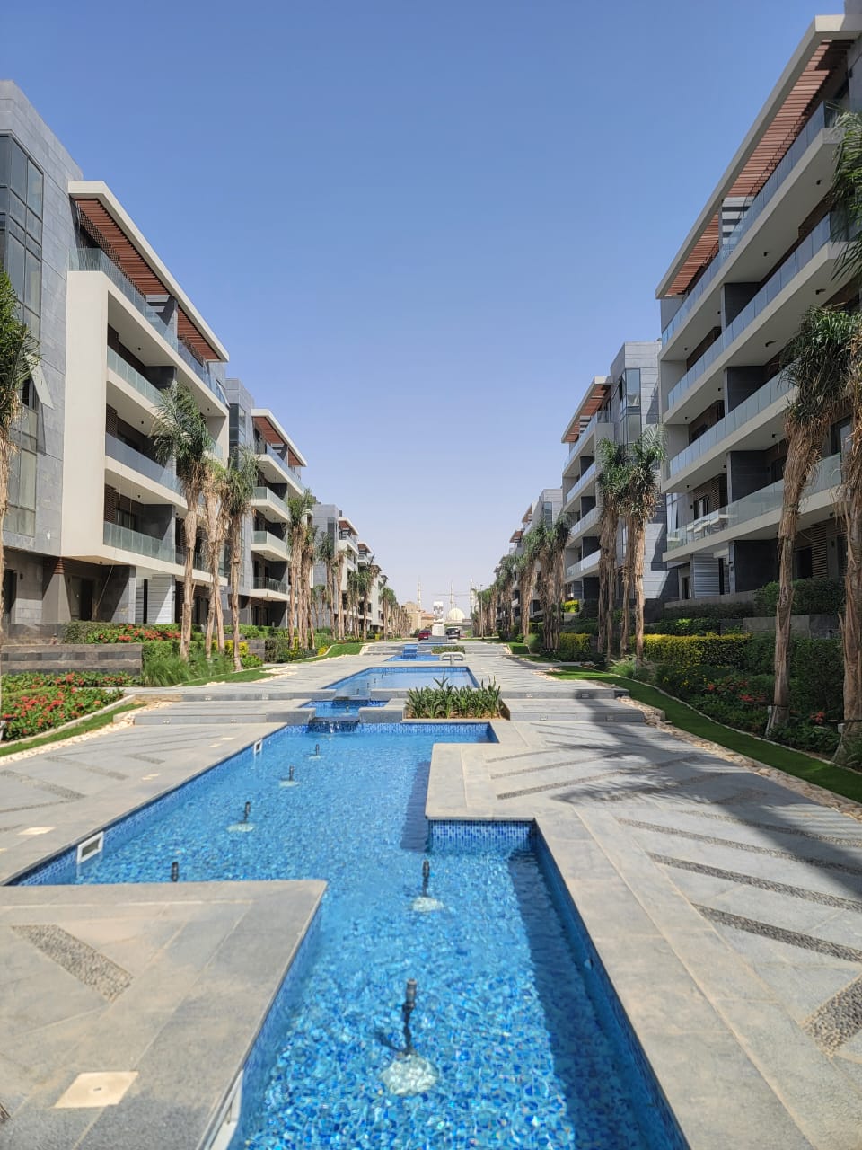 بنتهاوس للبيع لوكيشن مميز في كومباوند الباتيو اورو