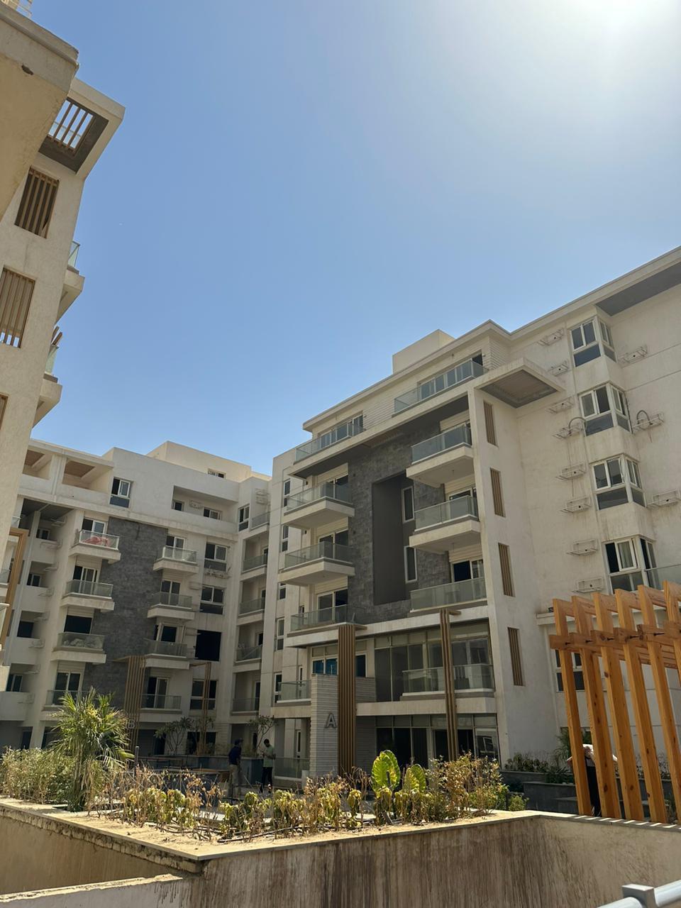 شقه أرضي 3 غرف بسعر مغري بماونتن فيو اي سيتي