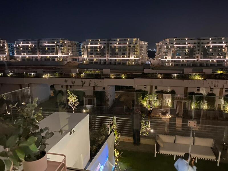شقة بحديقة باقل من سعر السوق  في مونت فيو اي سيت