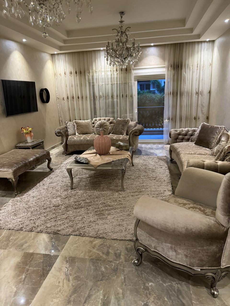 شقه بجاردن متشطبه بالمطبخ والتكييفات -قطاميه بلازا