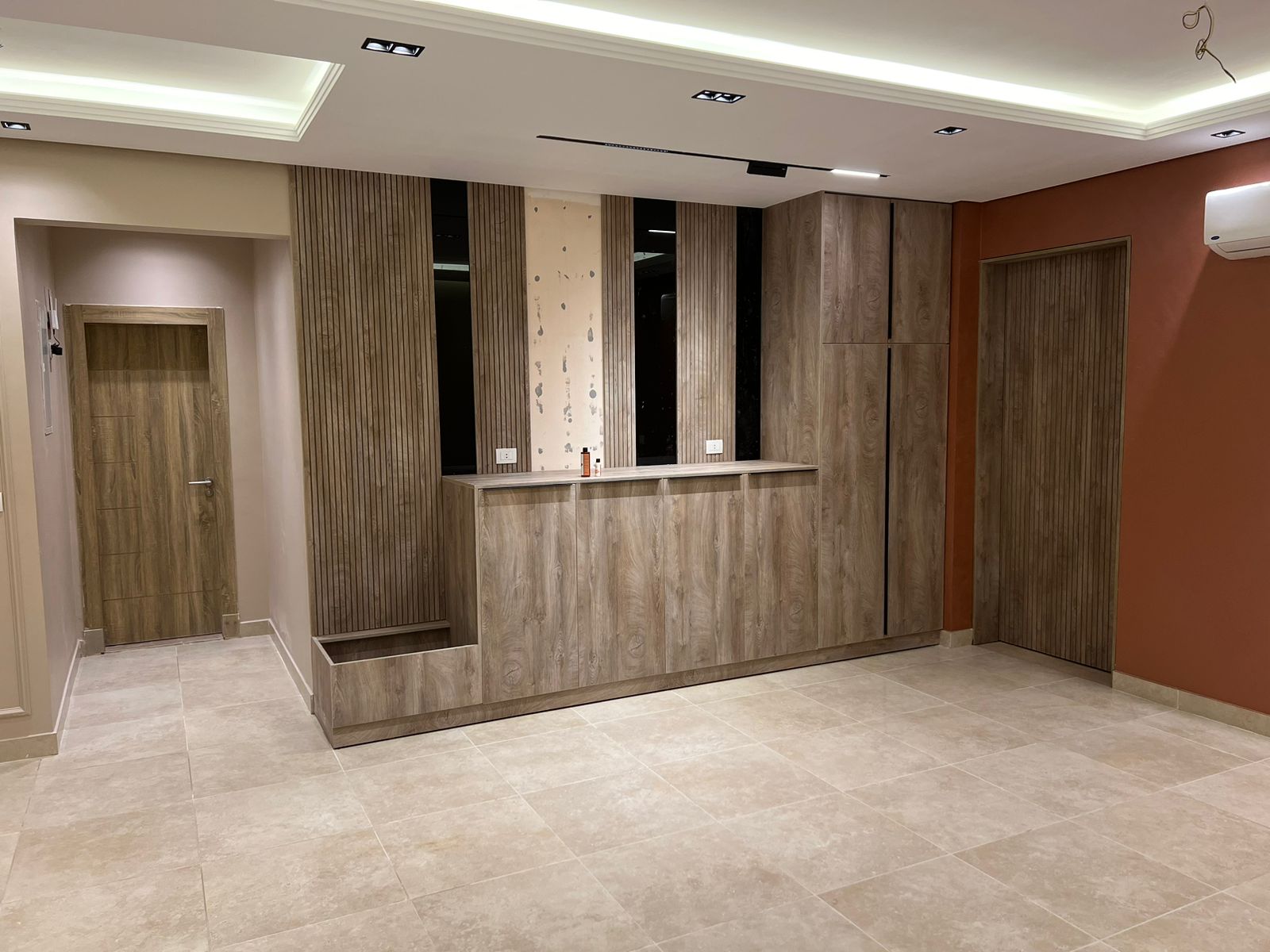 شقه أرضي بتشطيب خاص وبمساحه مش موجوده - المراسم