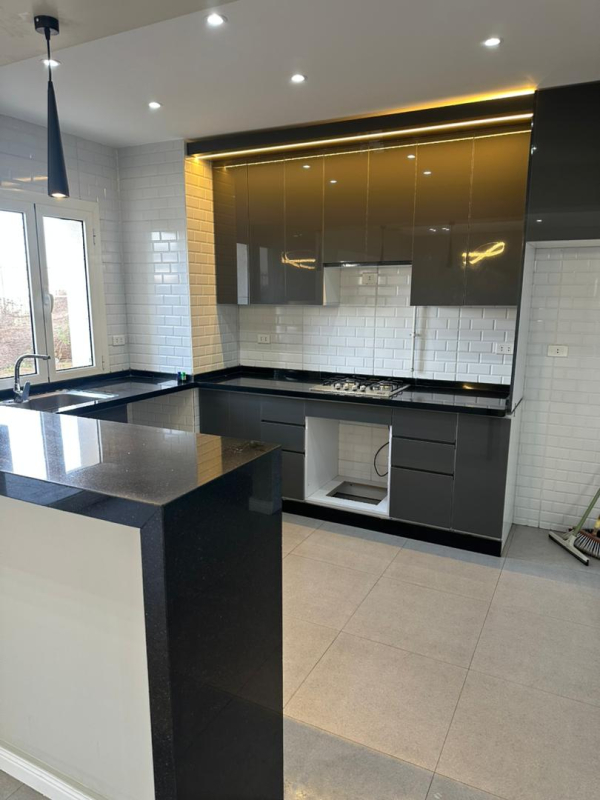 شقه 175م جاردن متشطبه في ماونتن فيو هايد بارك اقل