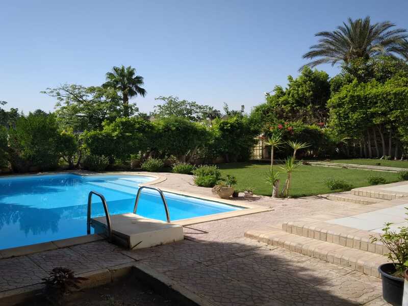 فيلا مستقلة للايجار في الربوة  فيو على الجولف والبول