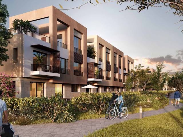 شقة للبيع بالتقسيط في دستركت 5- مراكز تشطيب كامل