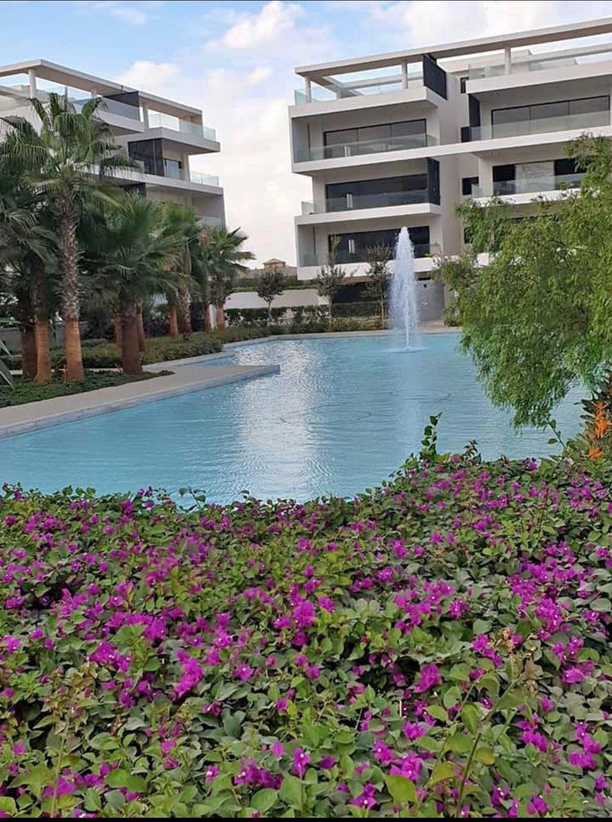 شقة بحديقة مفروشة للإيجار في ليك فيو ريزيدنس