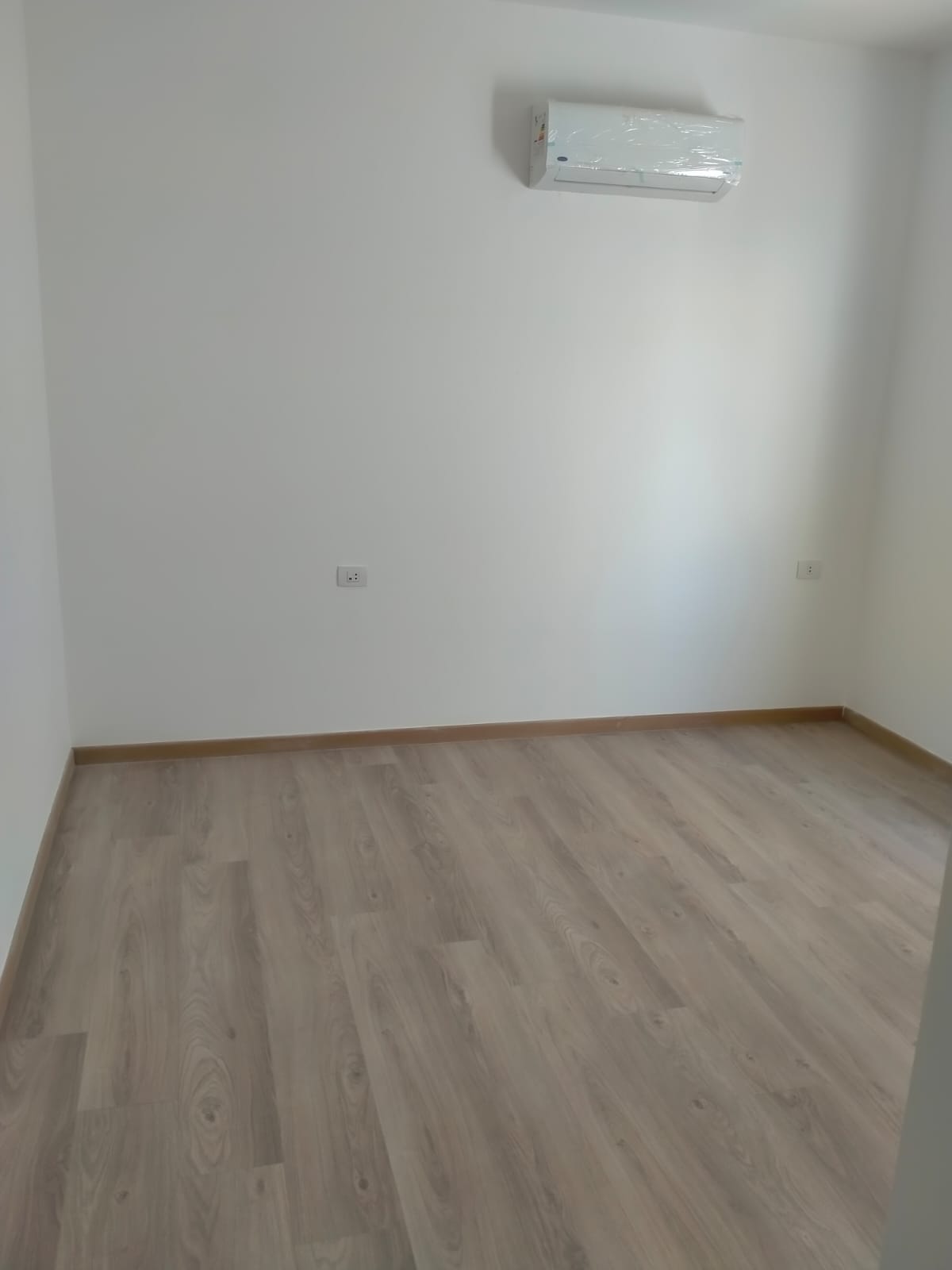 شقة للإيجار في المراسم-فيفث سكوير شاملة التكييفات