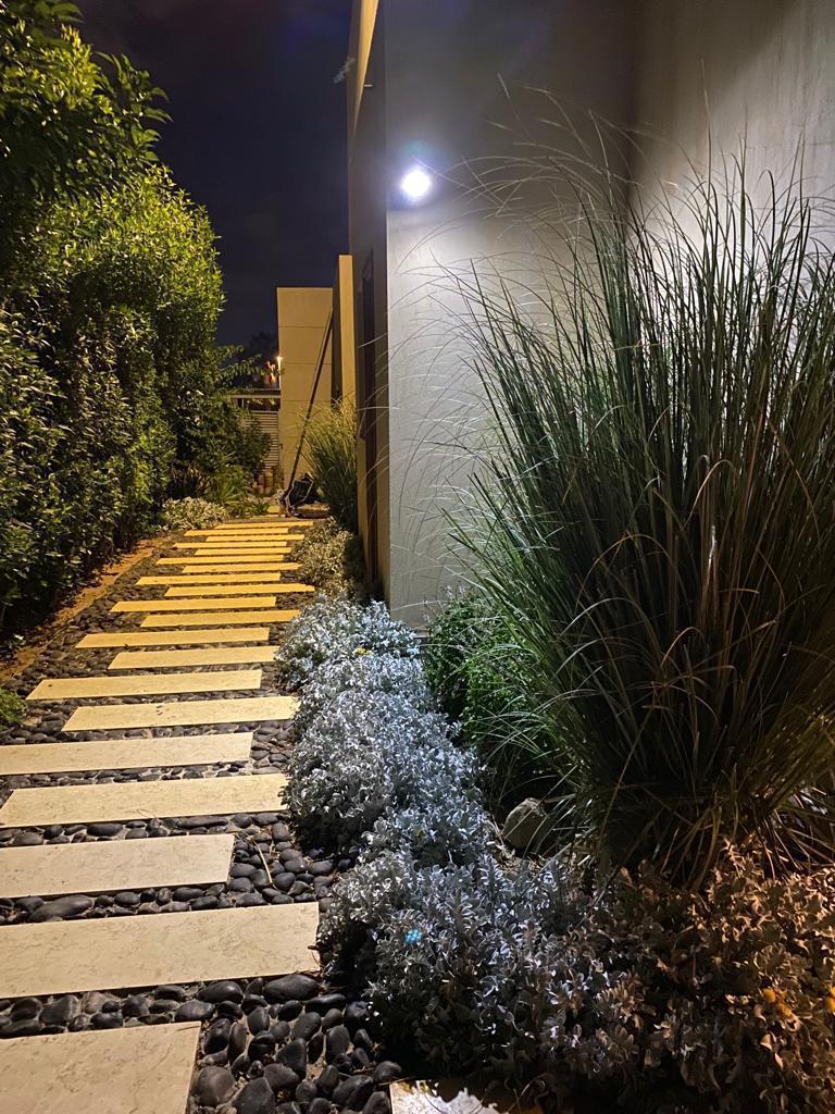 فيلا مستقلة بموقع مميز - حمام سباحه خاص