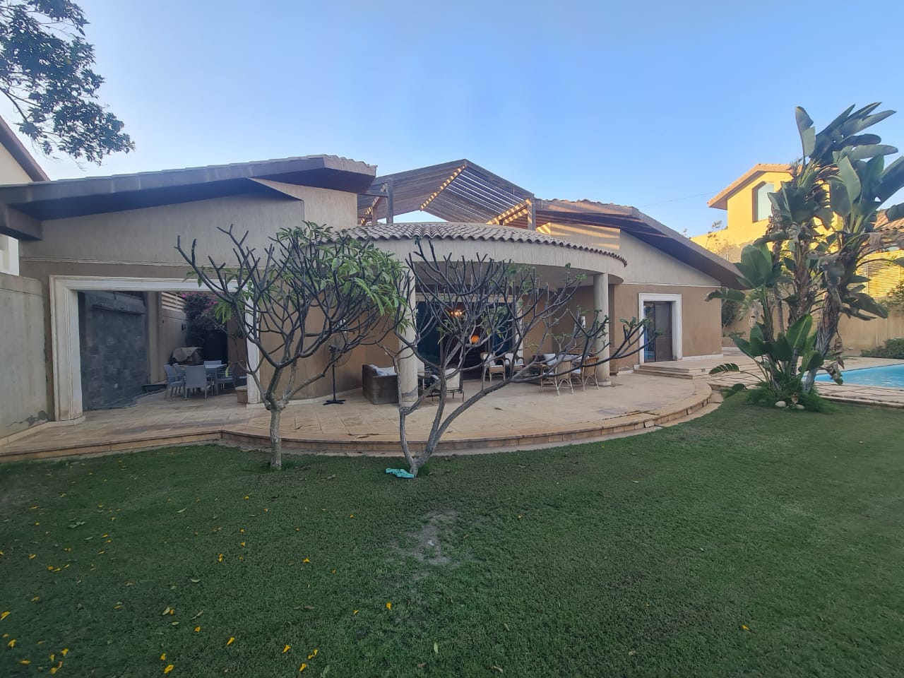 استاندلون متشطب بالكامل بحمام سباحة بكمبوند رويا