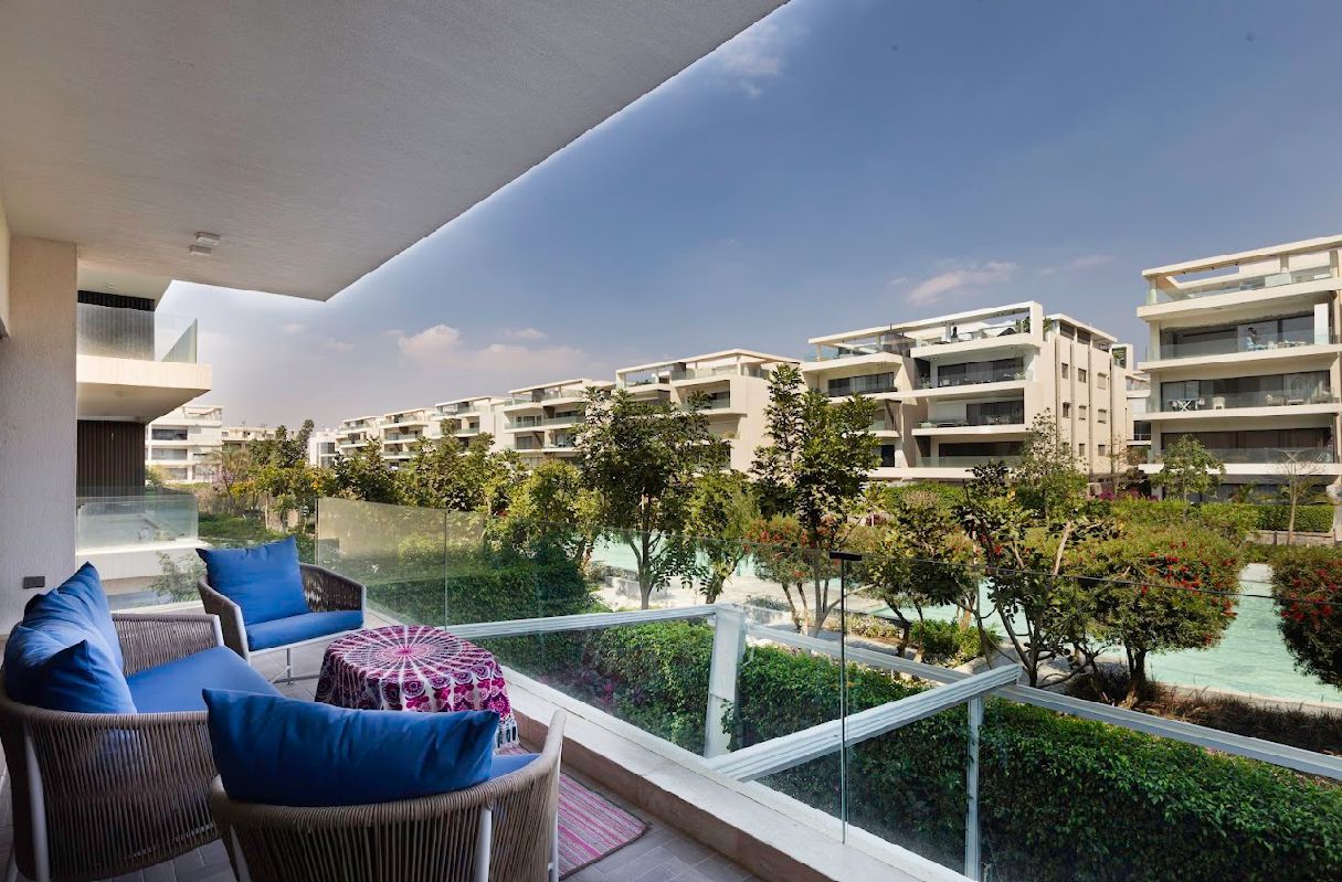 fully furnished with appliances luxury in lakeview