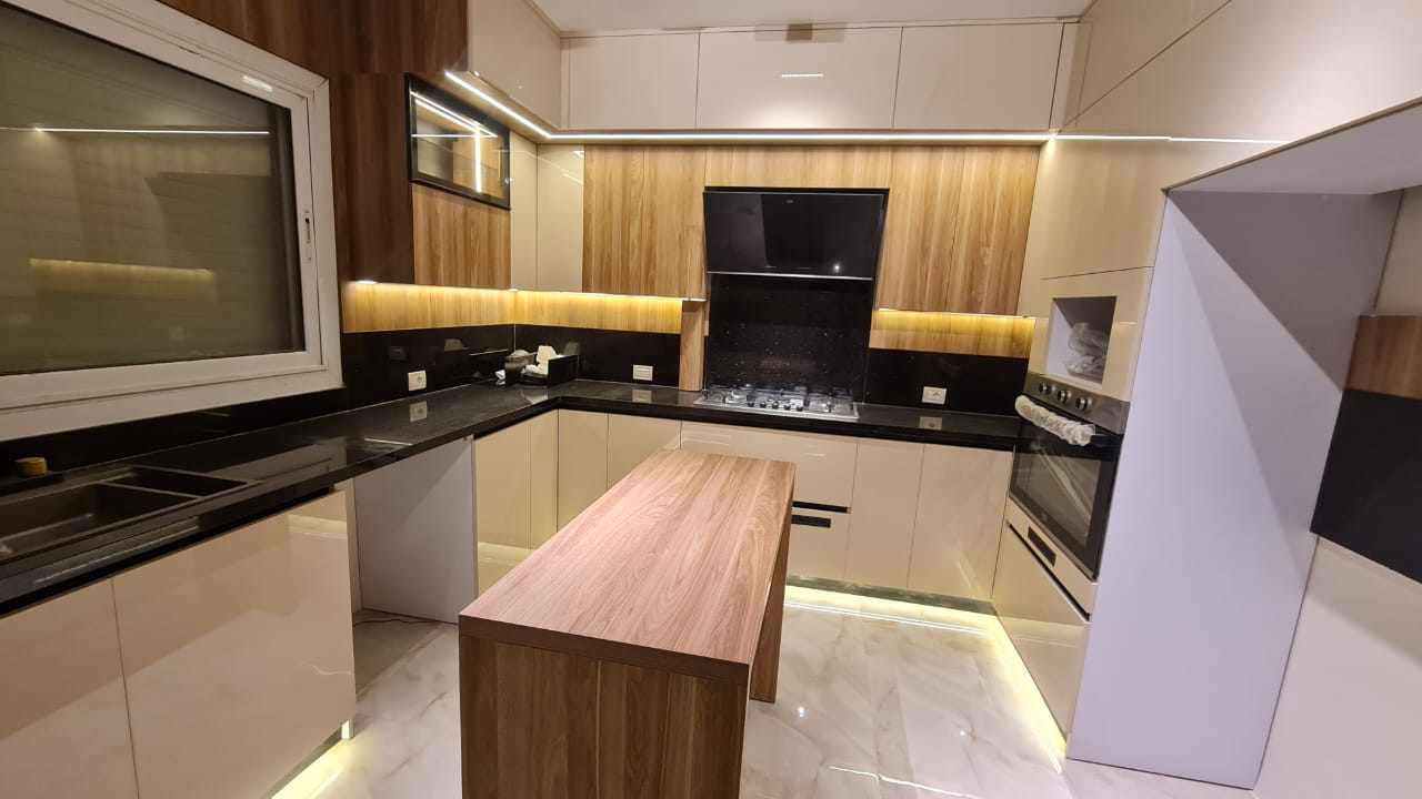 تاون هاوس للإيجار في هايد بارك-  موقع مميز