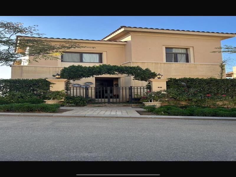 فيلا نص مفروشة للإيجار في أبتاون - تيرينسي