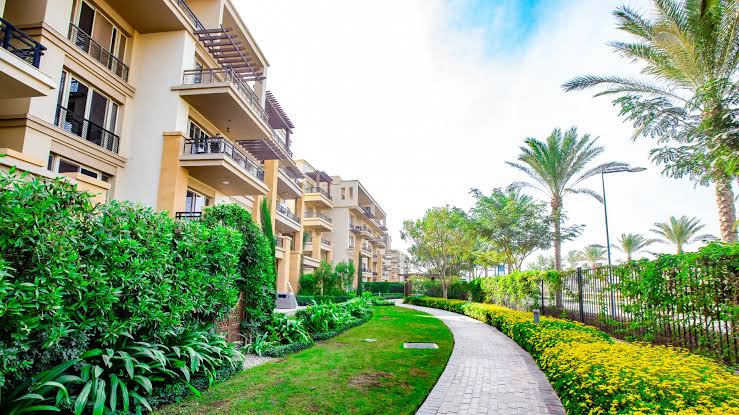 باقل سعر فيلا صف اول علي الجولف في ابتاون للبيع