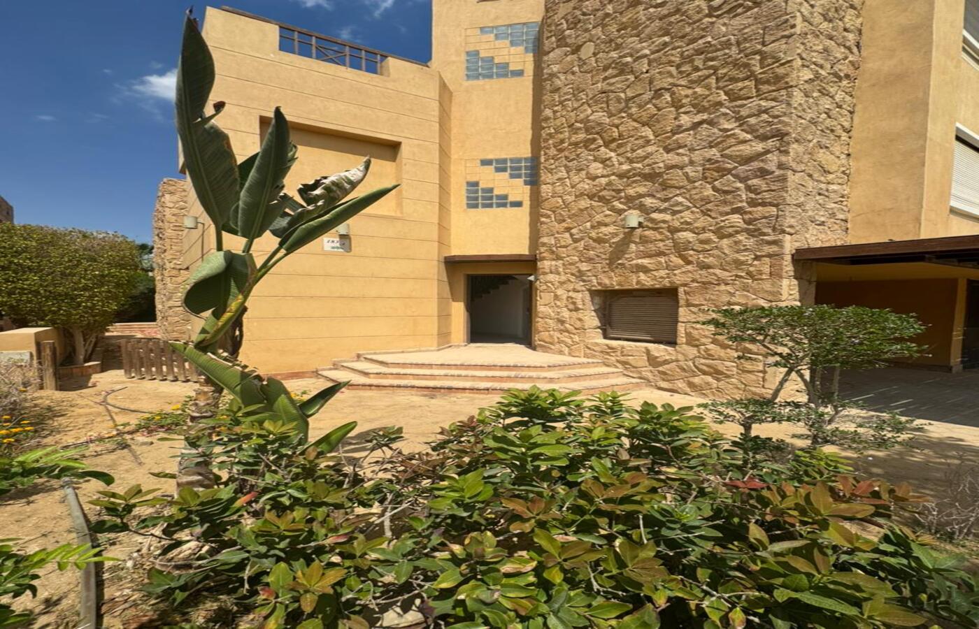 فيلا للبيع فيو جولف ولاجون – عين باى