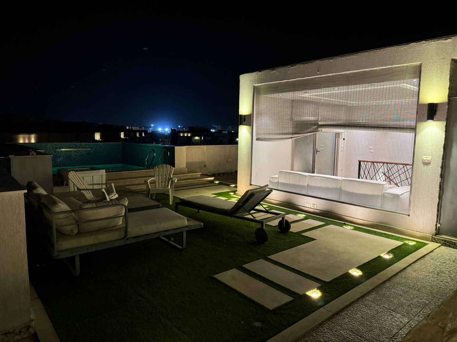 بنتهاوس مفروش بالكامل مع بول خاص للإيجار ف جاليريا