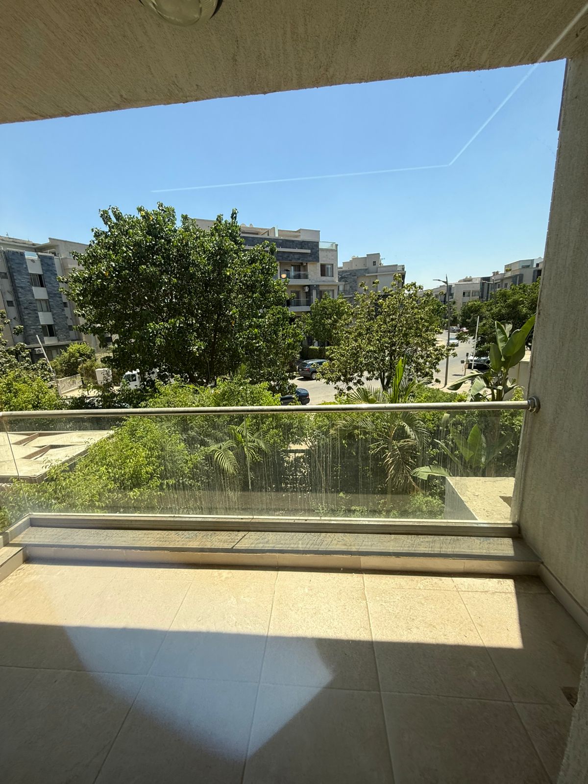 شقة للإيجار ٢٠٠ م دور اول في جاليريا موون فالي