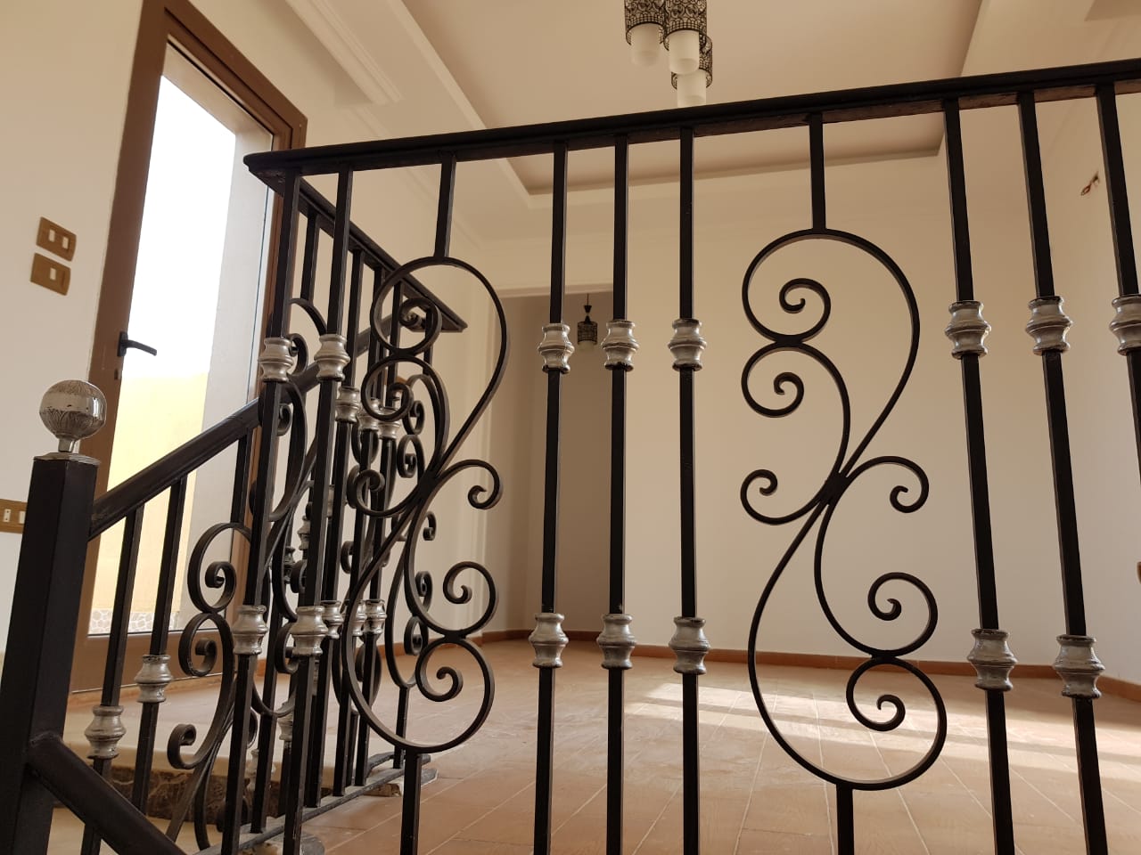 توين هاوس نصف مفروش  للإيجار بكمبوند ميفيدا