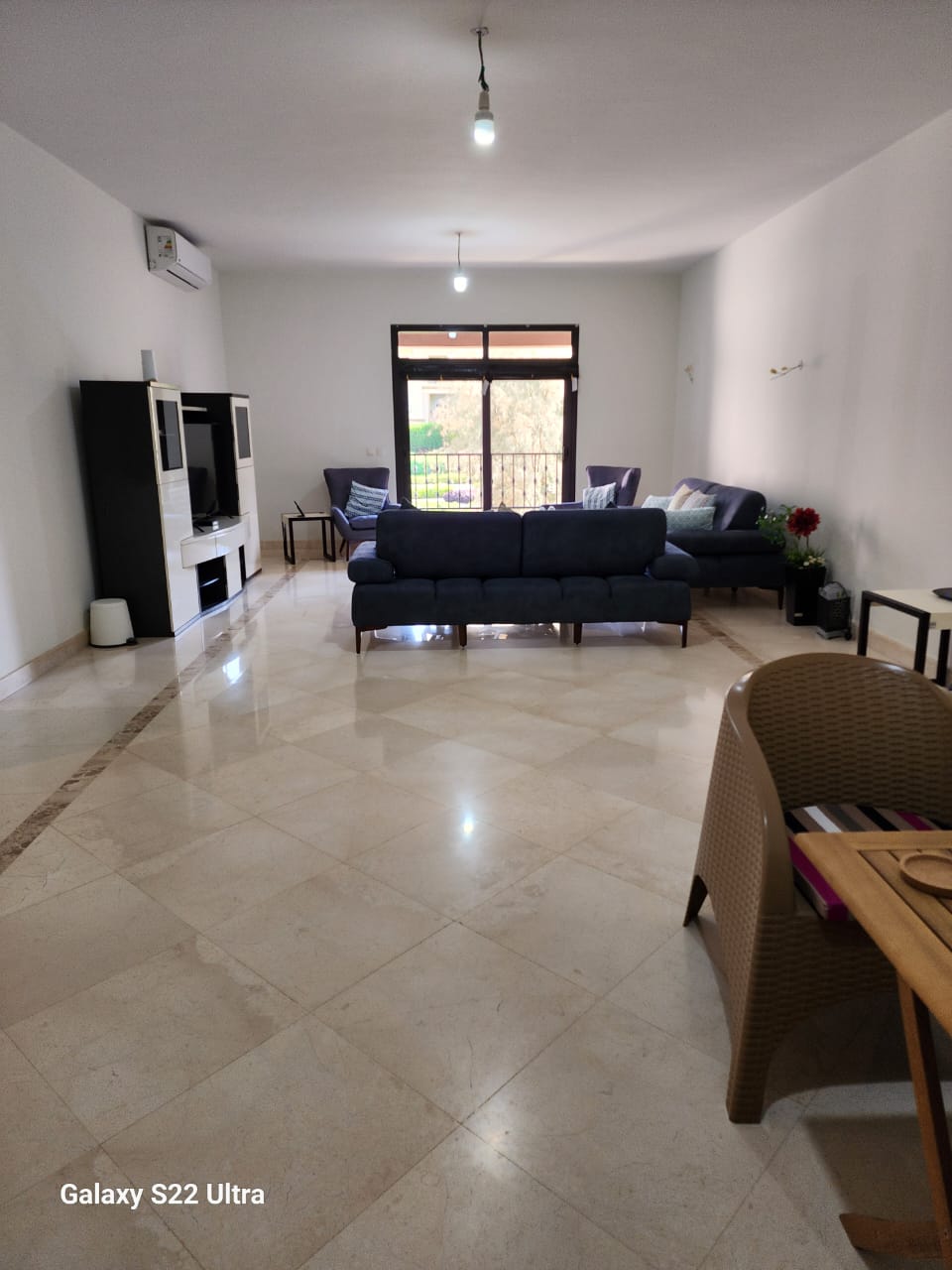 شقة 3غرف مفروش للايجار في كمبوند ميفيدا