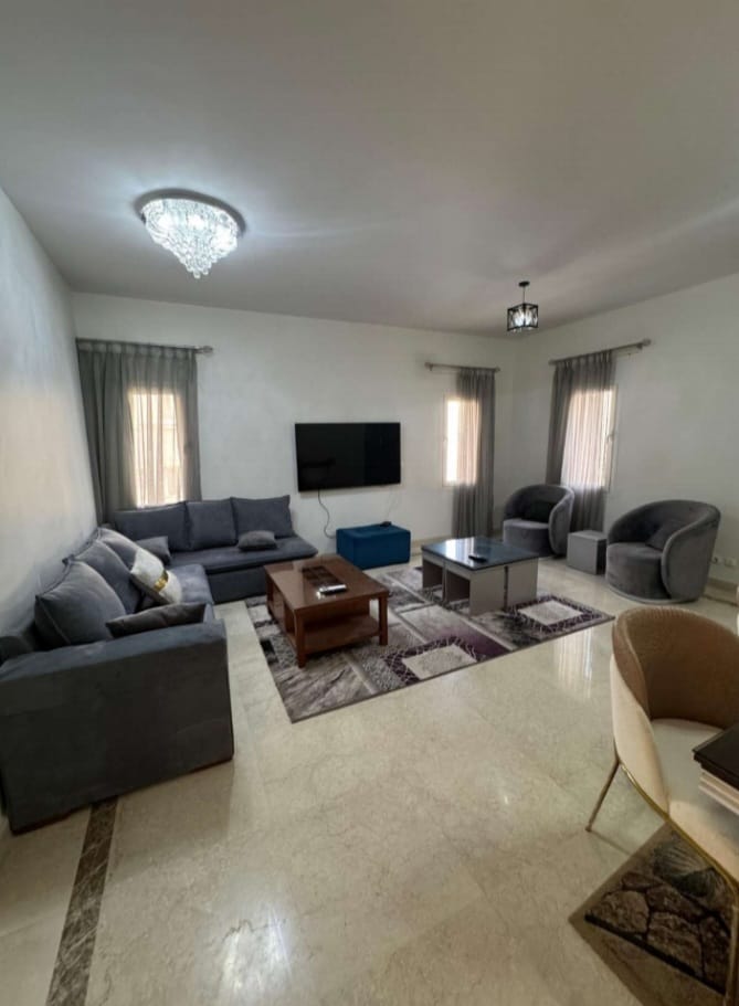 شقة 3غرف فيو حمام سباحة للايجار المفروش في ميفيدا