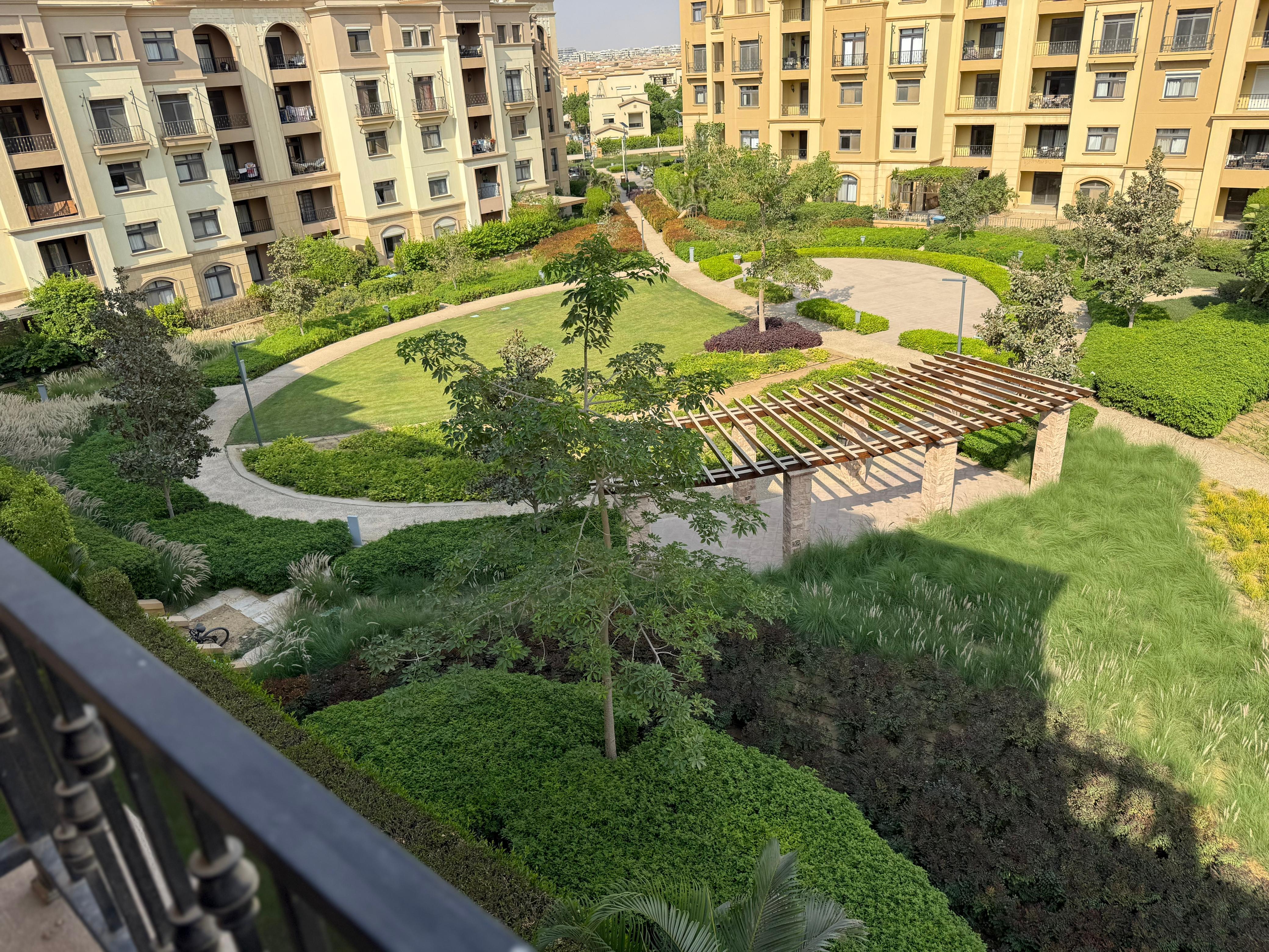 شقه للايجار مفروشه في ميفيدا اعمار Parcel 10