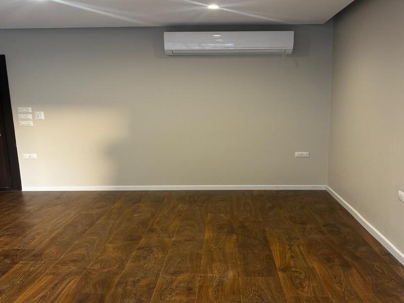 شقة للإيجار أول سكن فى جاليريا مون فالي نصف مفروشة