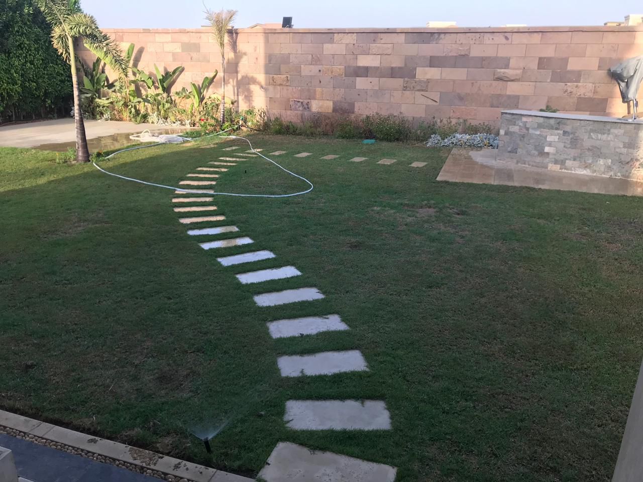 فيلا بالمطبخ والتكييفات للإيجار في كمبوند ميفيدا