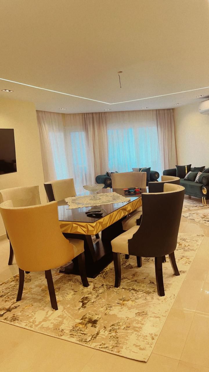 شقة مفروشة بالكامل للإيجار في هايد بارك