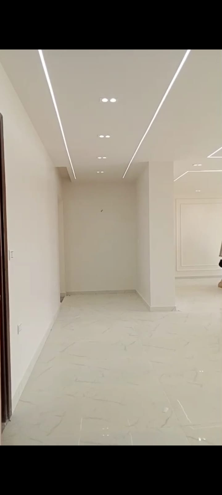 شقة نصف مفروشة للإيجار لأول مرة في هايد بارك .