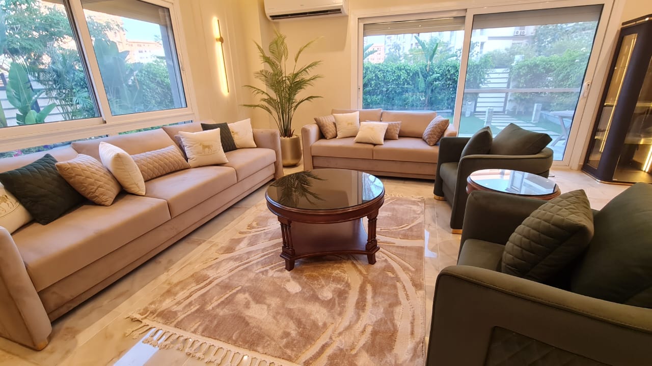 تاون هاوس للإيجار في هايد بارك-  موقع مميز