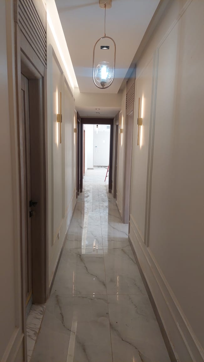 شقة نصف مفروشة مع الأجهزة للإيجار في هايد بارك