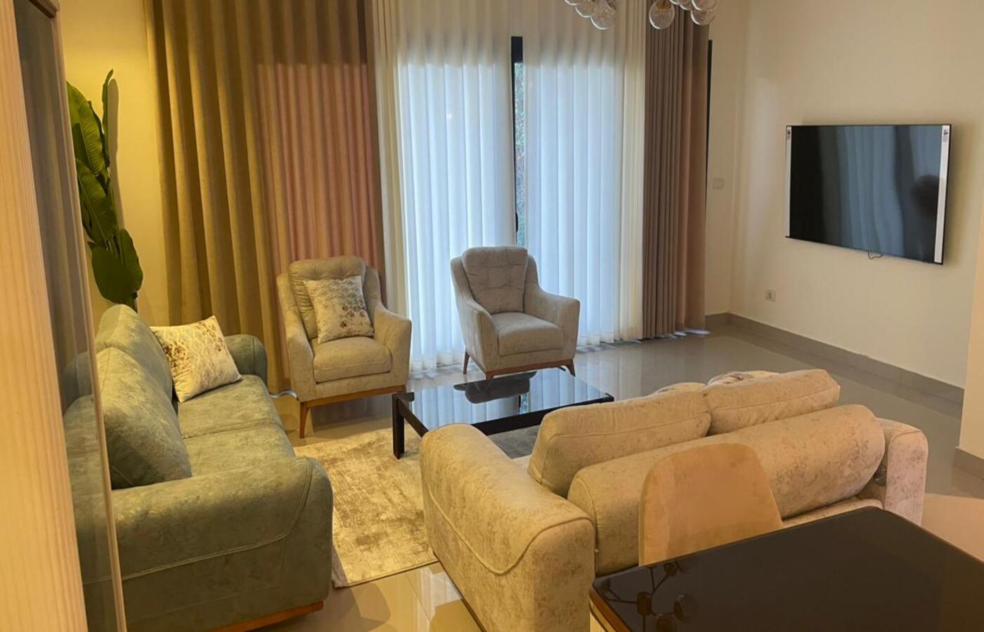 مازونيت فيلا للايجار المفروش في كمبوند هايد بارك