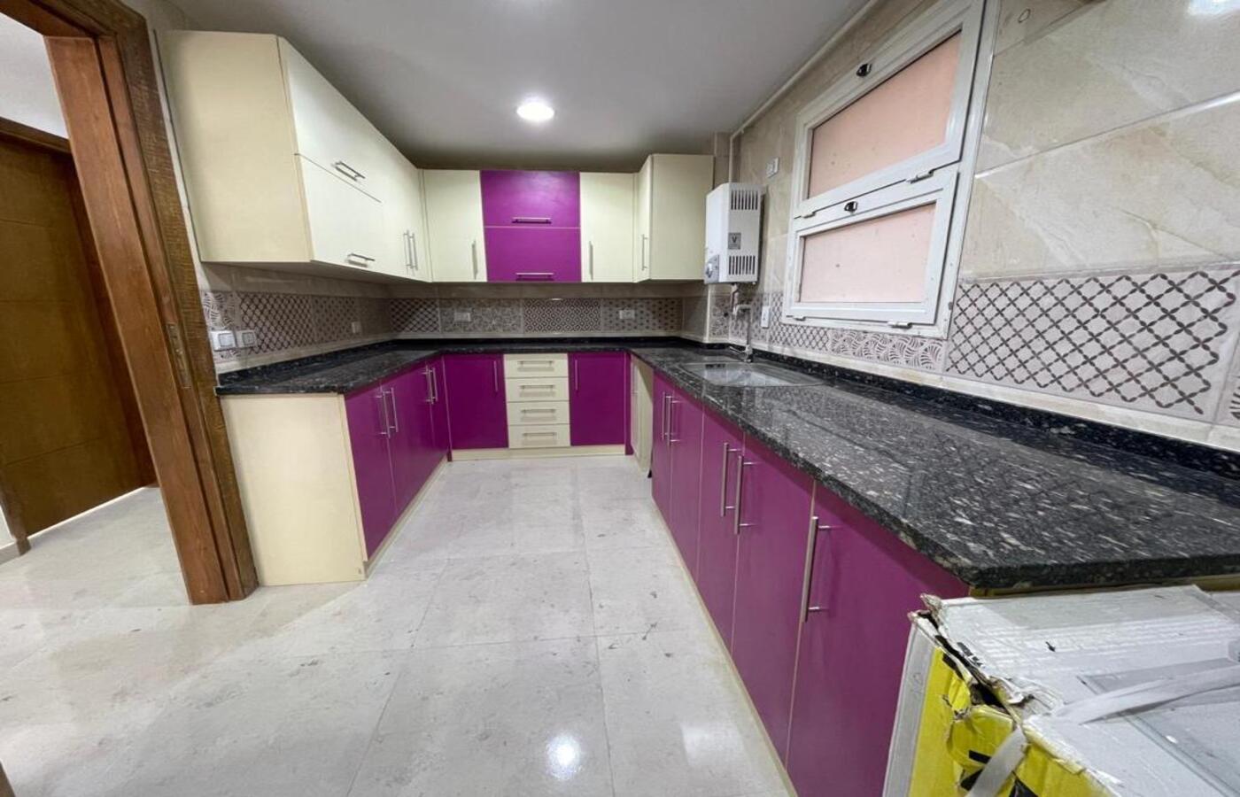 شقة غرفتين للإيجار (مطبخ+تكييفات) كمبوند هايد بارك