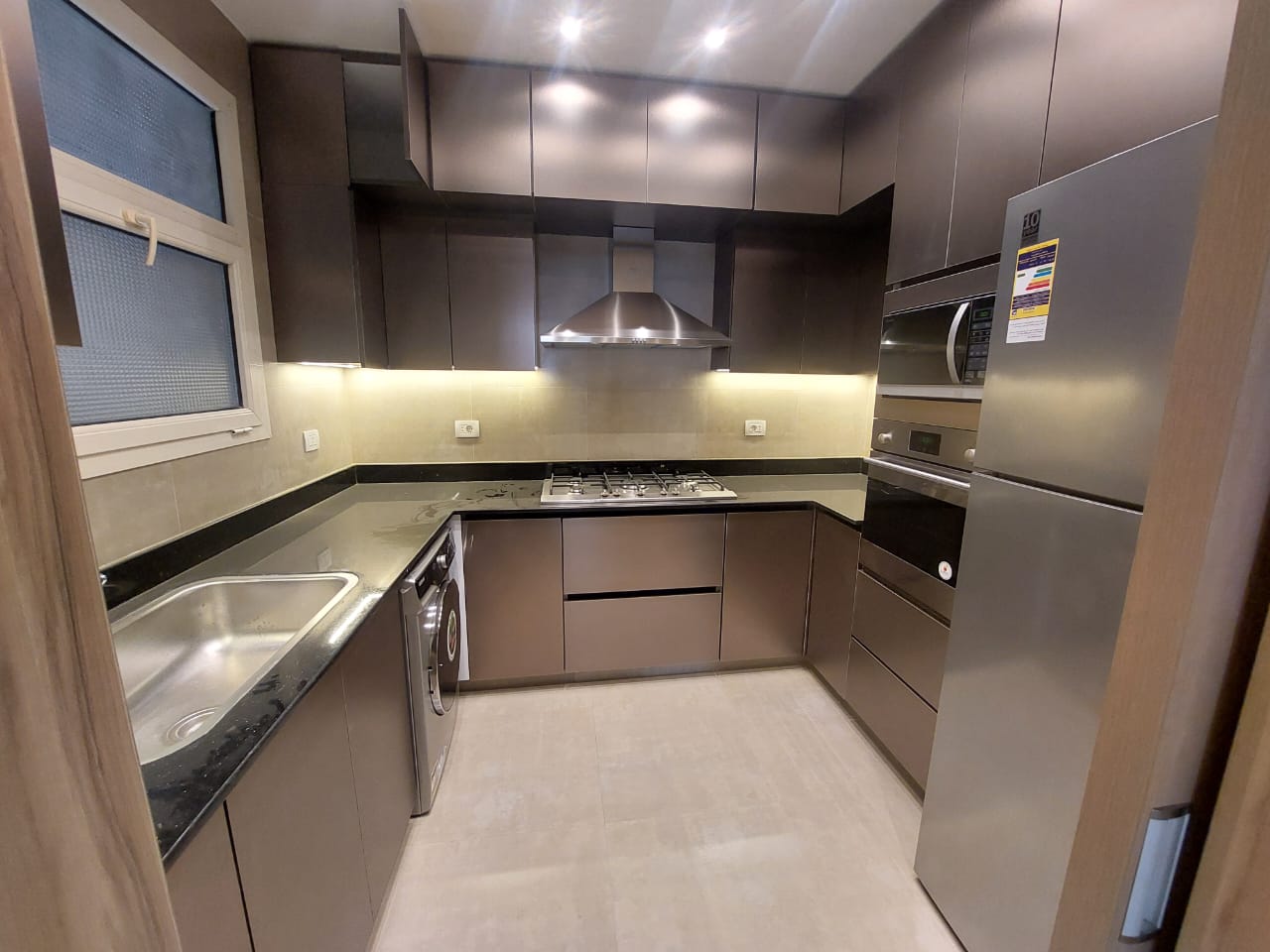 شقة نص مفروشة في الدور الأرضي للإيجار في الباتيو