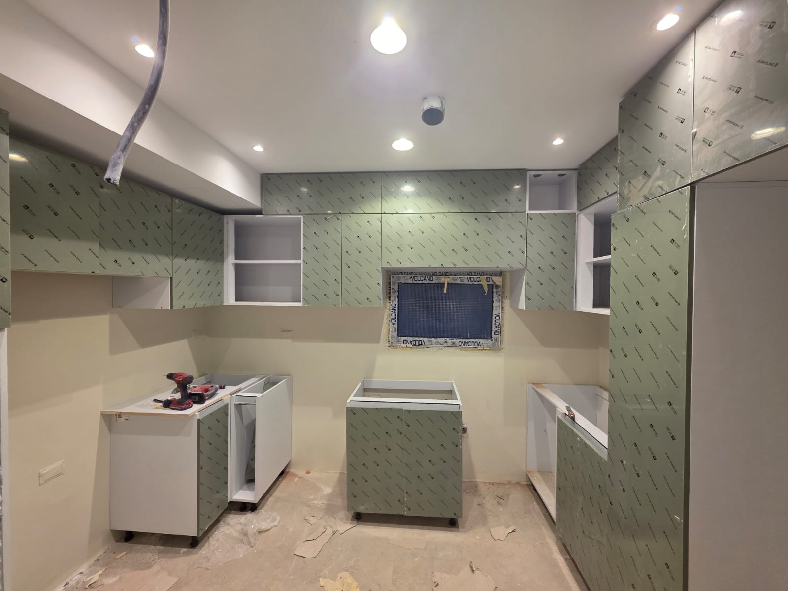 شقة لوكس نصف مفروشة للإيجار في باتيو أورو