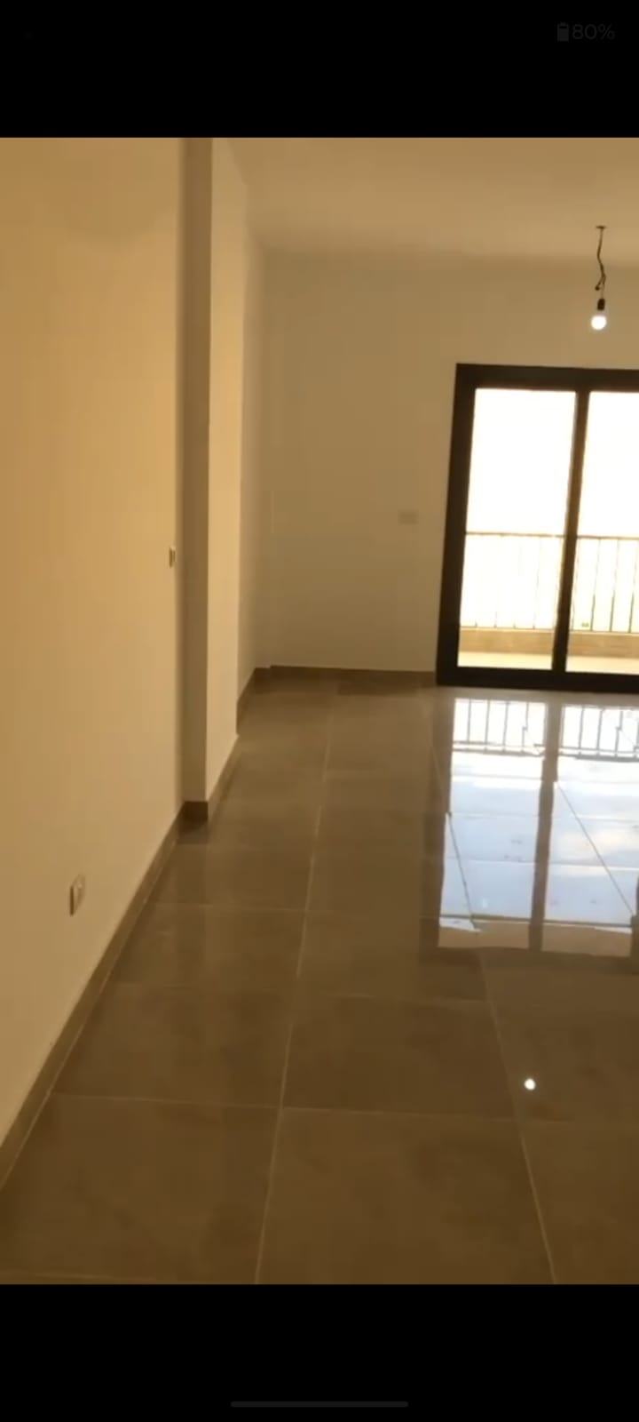 شقة مفروشة بالكامل مع مطبخ وتكييفات للإيجار فيفث