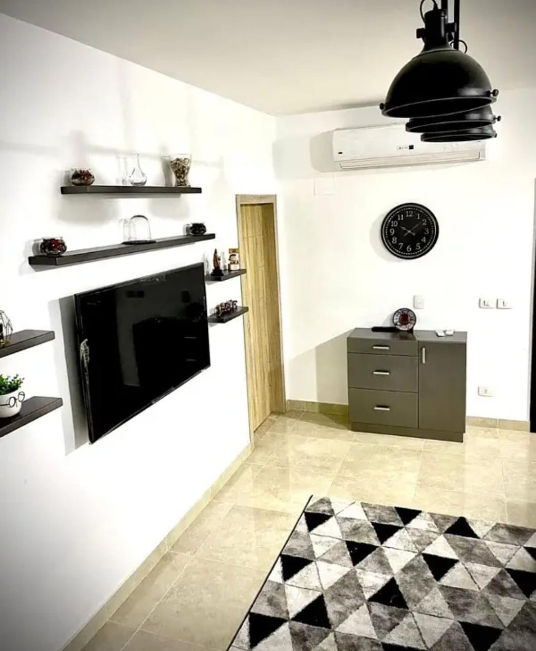 ستوديو مفروش بجاردن للايجار في المراسم