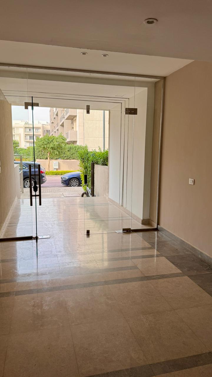 بنتهاوس مفروش بالكامل للإيجار في فيفث سكوير المراسم - فيفث سكوير