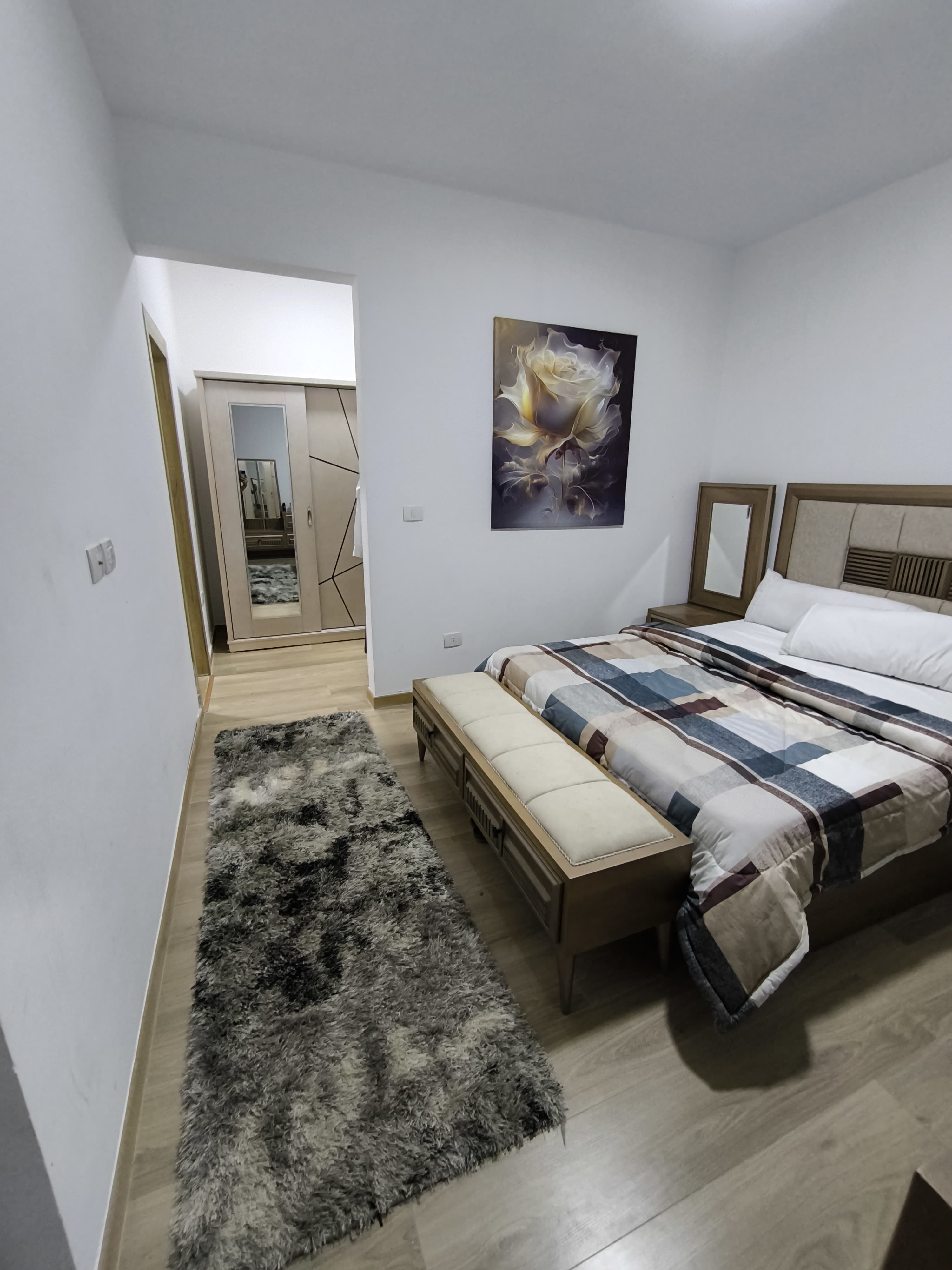 شقة للايجار 3عرف مفروشة في كمبوند المراسم