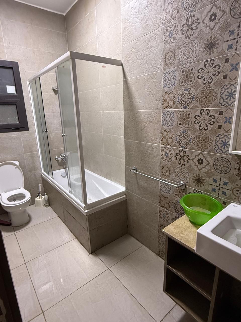 شقة مفروشة بالكامل 3 غرف نوم للإيجار ف فيفث اسكوير