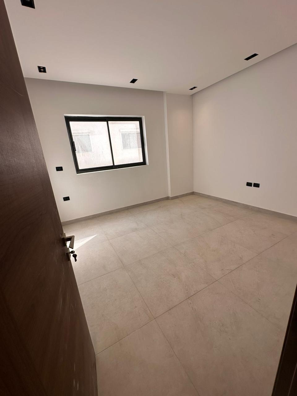 شقة  190م للإيجار في ليك فيو ريزيدنس–التجمع الخامس