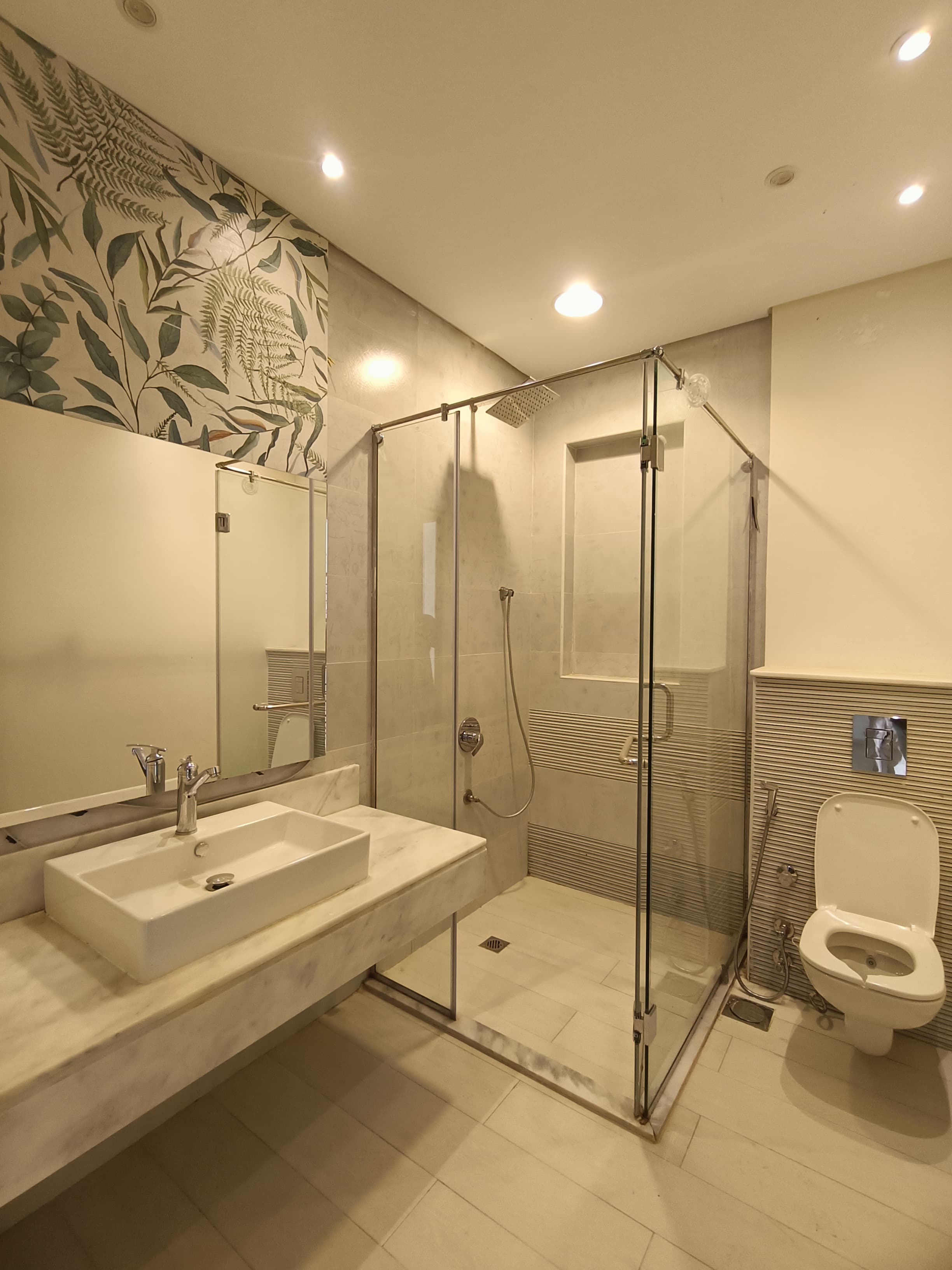 بنتهاوس 4غرف للايجار بالمطبخ والتكييفات في ليك