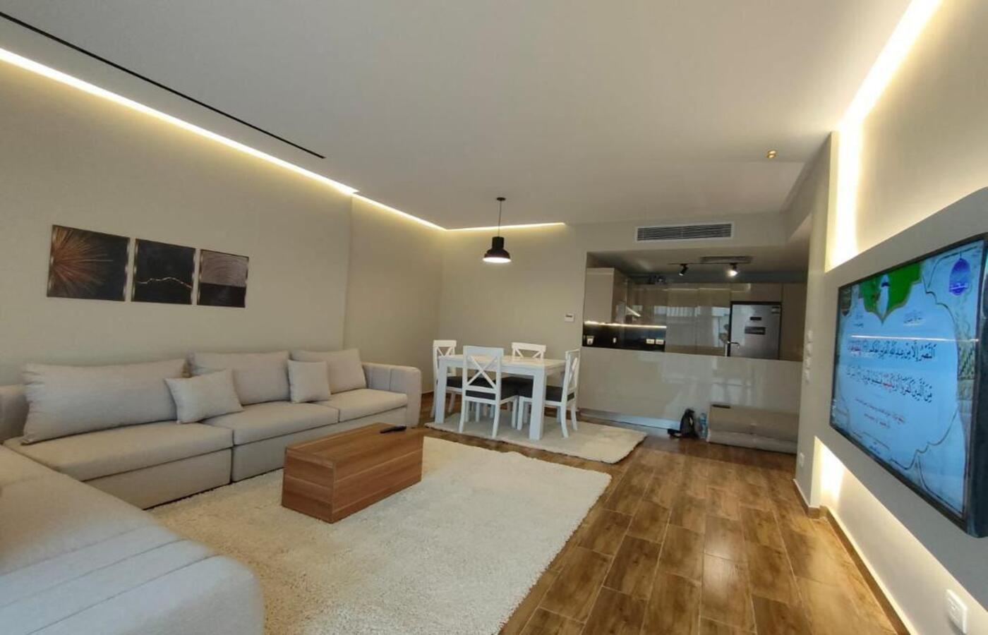 شقة للإيجار المفروش الترا مودرن في كمبوند ليك فيو