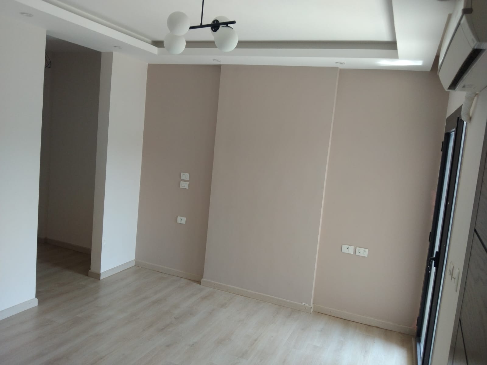 شقة للإيجار في ذا ادريس ايست مكونة من 3 غرف نوم