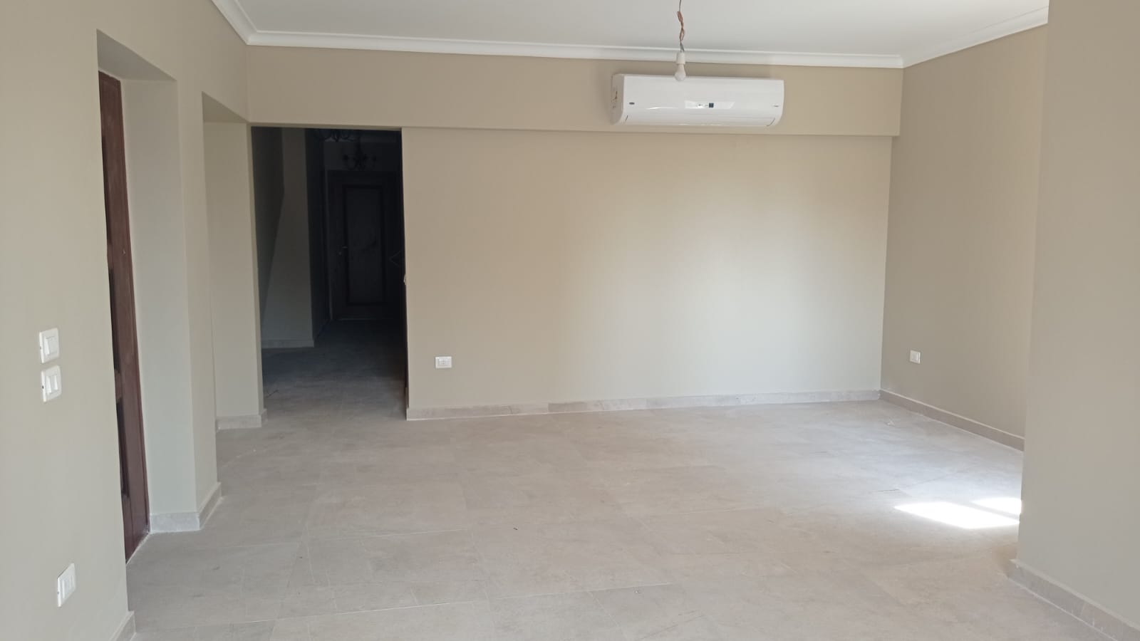 شقة بالمطبخ وتكييفات للإيجار  ماونتن فيو هايد بارك