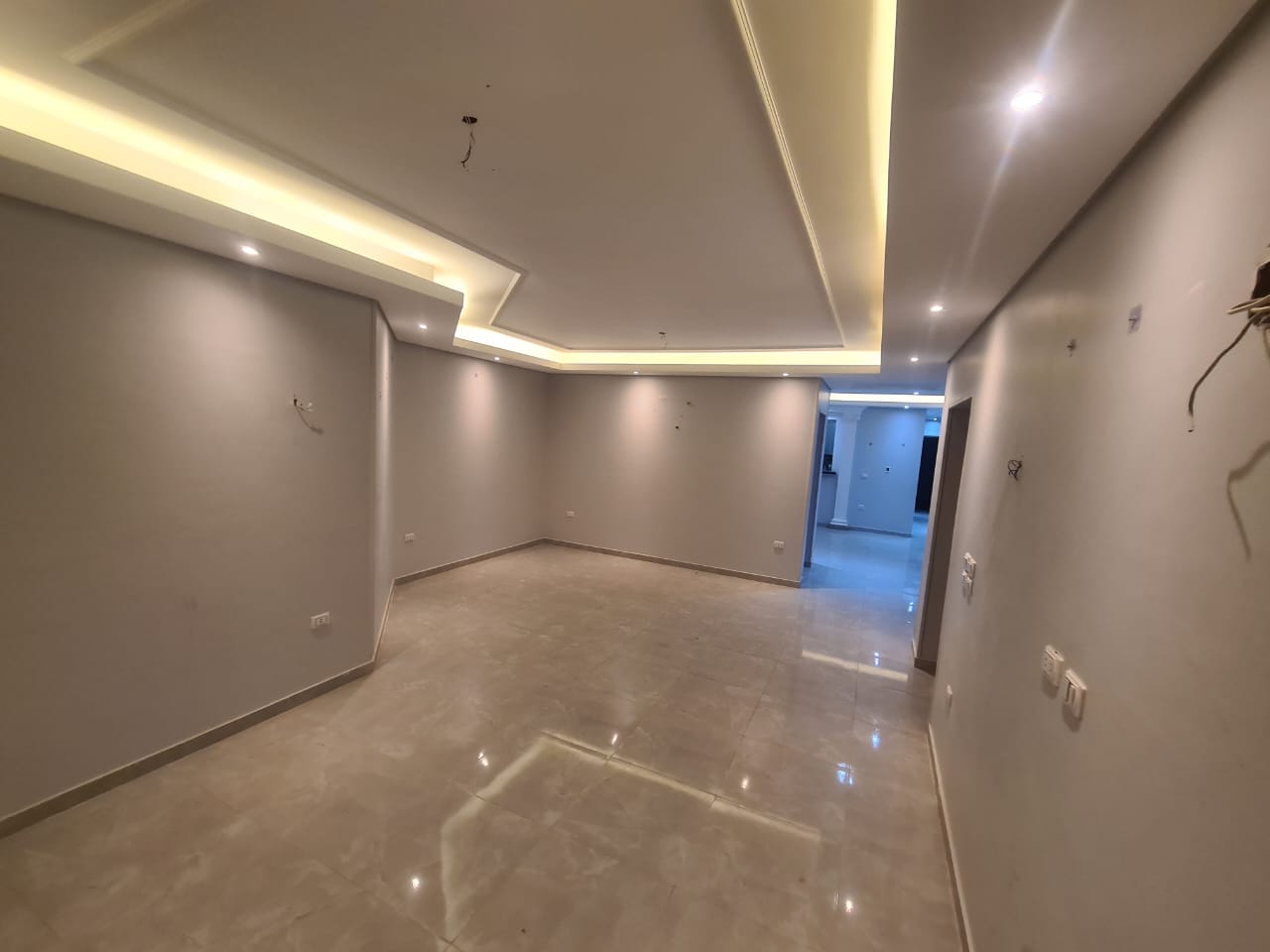 شقة 3غرف للايجار بالمطبخ في كمبوند ماونتن فيو