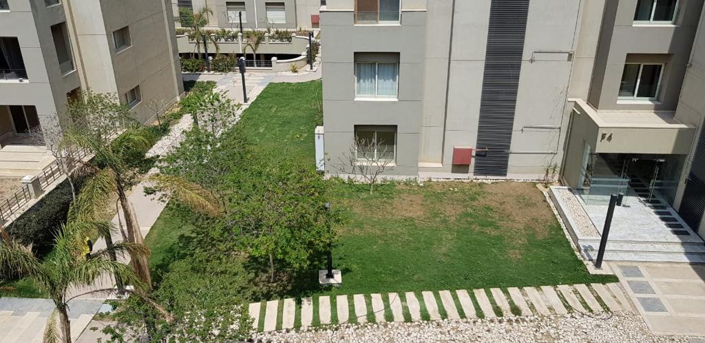 بنتهاوس فاخر مفروش بالكامل  للإيجار في  ذا فيليدج