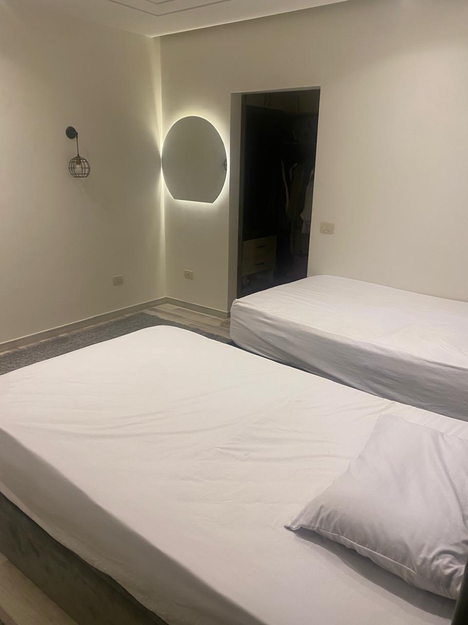 شقة 3غرف مفروش للايجار بأفضل سعر في ريجنتس بارك