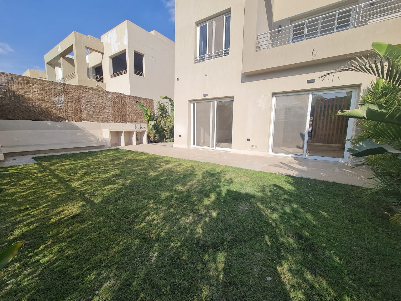 تاون هاوس  للإيجار في بالم هيلز وودفيل – فرصة سكنية مميزة