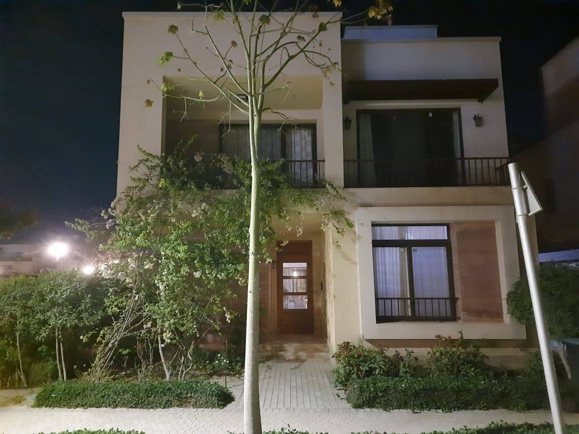 فيلا مستقلة فاخرة للبيع في ماراسي بلانكا – إطلالة مباشرة على اللاغون