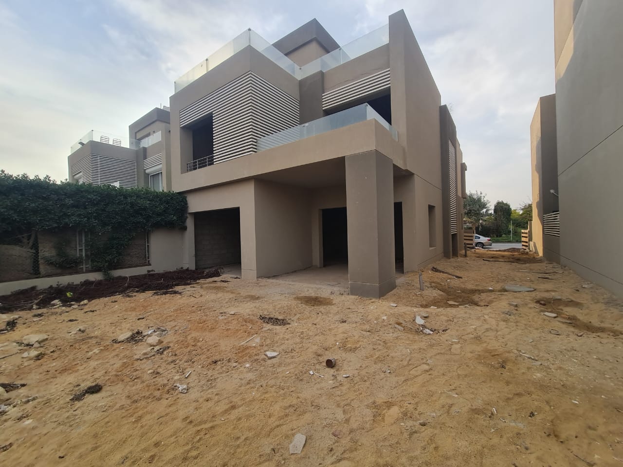 فيلا مستقلة للبيع في بالم هيلز – جولف اكستنشن